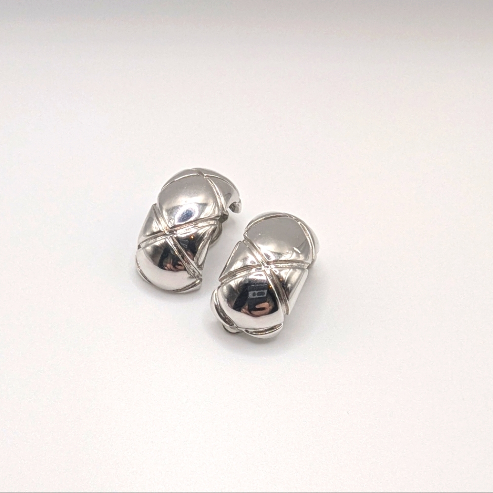 Vintage Oscar De La Renta Clip-On Earrings